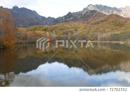 Togakushi mountains in late autumn dyed in brocade 72702352