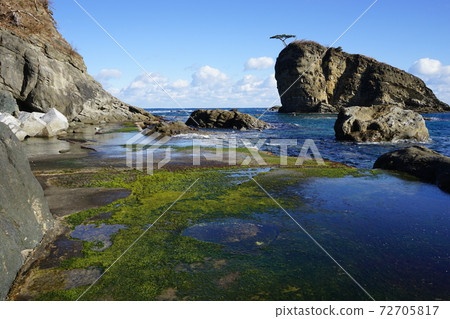 松島冬季的重石巖泉海岸 72705817