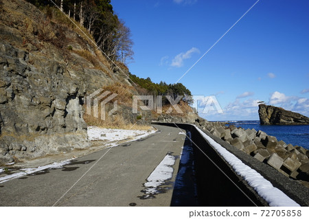 松島冬季的重石巖泉海岸 松島冬季的重石巖泉海岸 72705858