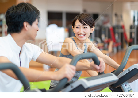 Sports club exercise bike couple Sports club exercise bike couple 72706494