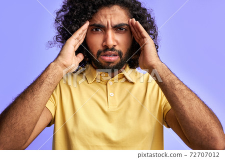 arabic man is trying to remember arabic man is trying to remember 72707012