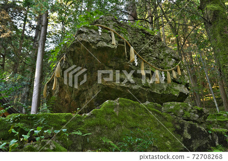 [東岳神社（層狀岩）]岐阜縣郡上市市原町宮地 72708268