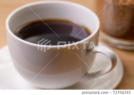 Instant coffee / white cup and saucer (up) Instant coffee / white cup and saucer (up) 72708345