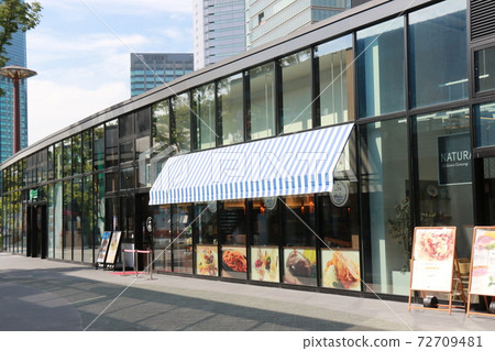"JO-TERRACE OSAKA" in Osaka Castle Park 72709481