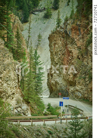 gorge Red gate 72710741