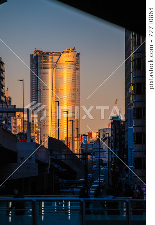 Tokyo cityscape of Japan Winter solstice. View of Roppongi Hills, which is dyed orange in the setting sun from Shibuya = December 21st 72710863
