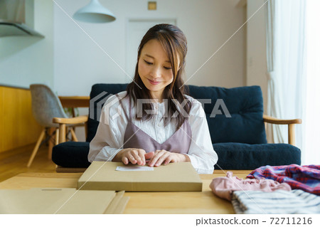 Online sales image of children's clothing 72711216