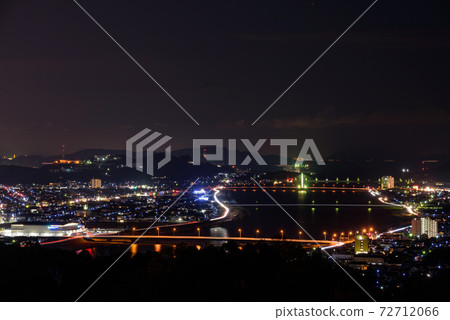 Night view of Fukuyama city seen from the top of the mountain 72712066