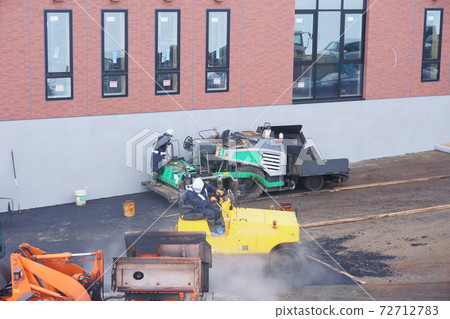 Work to lay asphalt and work to compact Work to lay asphalt and work to compact 72712783