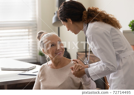 Caring female doctor comfort senior patient in hospital Caring female doctor comfort senior patient in hospital 72714495