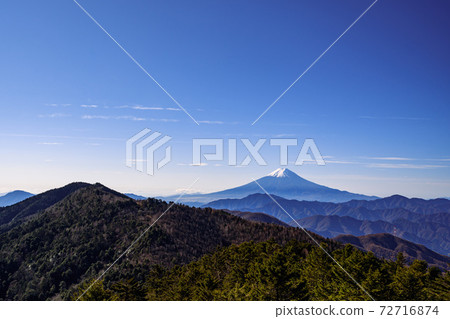 Clear sky and mountains of Mt. Fuji and Misaka Clear sky and mountains of Mt. Fuji and Misaka 72716874