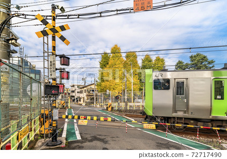 [東京駒mag市]從田Line站乘坐山手線的第二個中里十字路口到駒mag站的火車。 72717490