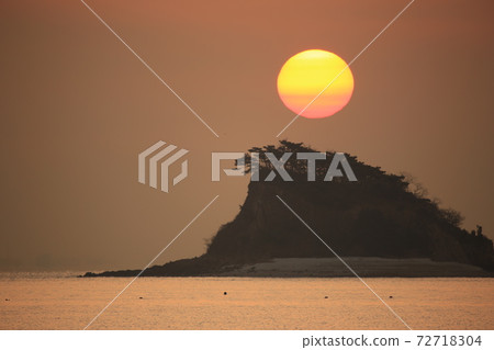 Sunrise, Yeongjongdo, Geojampo, dock, fishing village Sunrise, Yeongjongdo, Geojampo, dock, fishing village 72718304