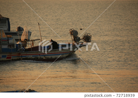 Incheon Metropolitan City. Yeongjong Island. Geojampo. Sunrise. Fishing Village 72718939