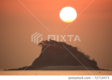 Incheon Metropolitan City, Yeongjongdo Island, Fishing Village, Sunrise. Incheon Metropolitan City, Yeongjongdo Island, Fishing Village, Sunrise. 72719473