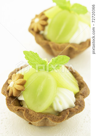Shine Muscat Tart 72720366