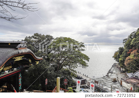 View of Karamon and pier at Hogonji Temple on Chikubu Island 72721052