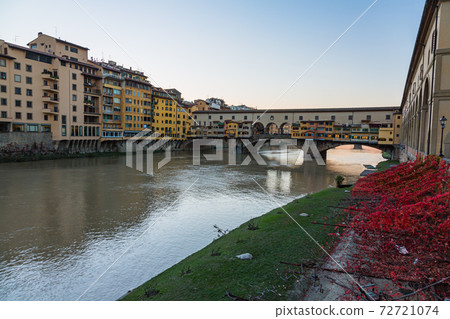 意大利佛羅倫薩的Ponte Vecchio 72721074