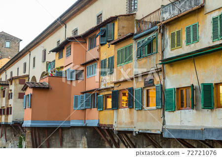 意大利佛羅倫薩的Ponte Vecchio 意大利佛羅倫薩的Ponte Vecchio 72721076