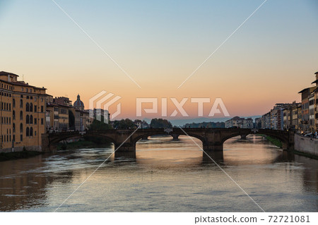 Ponte Santa Trinita in Florence, Italy Ponte Santa Trinita in Florence, Italy 72721081