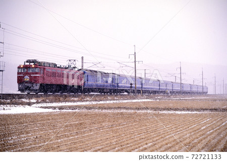 1997 EF81 141藍色火車Toriumi在Ou主線上行駛 1997 EF81 141藍色火車Toriumi在Ou主線上行駛 72721133