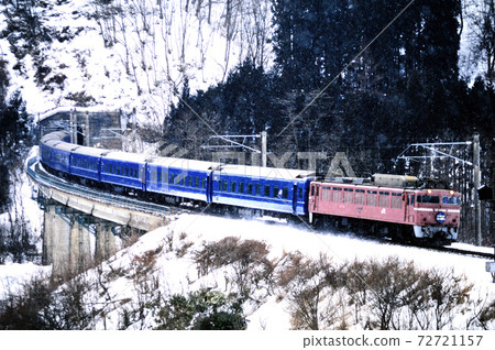 1997 EF81 106 Blue Train Sea of Japan No. 1 going on the Ou Line 72721157