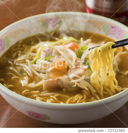 Hot curry ramen 2 72722365