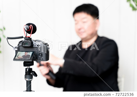 Image online distribution Image online distribution 72722536