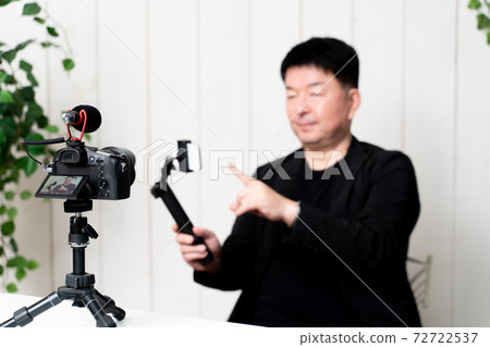 Image online distribution Image online distribution 72722537