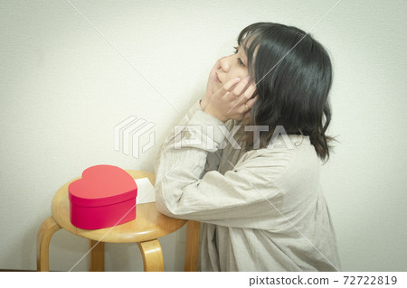 情人節的形象與女人的畫像 情人節的形象與女人的畫像 72722819