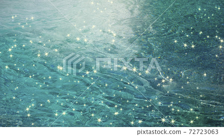 山間溪流的透射光 72723063