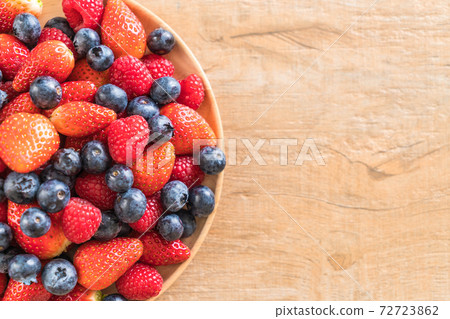 fresh blueberry, strawberry and rasberry fresh blueberry, strawberry and rasberry 72723862