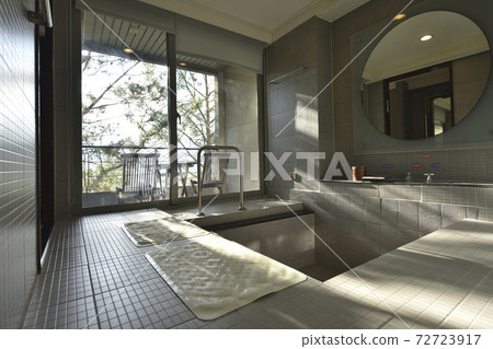 浴室,溫泉泡湯的場景 72723917