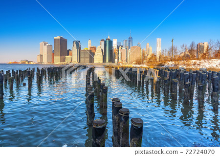 Manhattan at winter sunrise Manhattan at winter sunrise 72724070