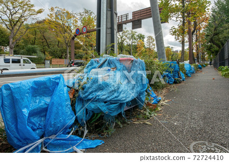 Homeless luggage on the sidewalk 72724410
