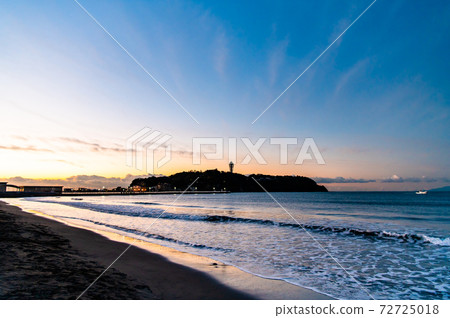 神奈川縣藤澤市江之島清晨（來自西ase片瀨） 72725018