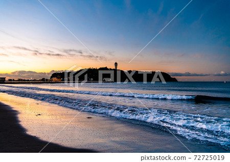 神奈川縣藤澤市江之島清晨（來自西ase片瀨） 72725019