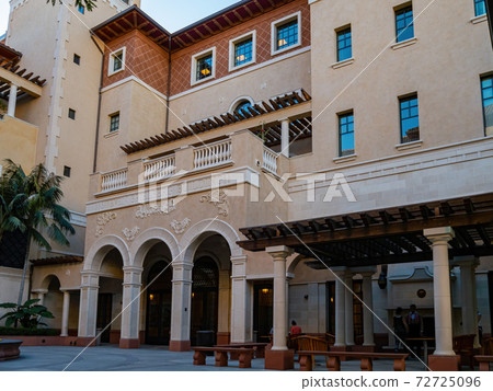 Afternoon sunny view of the USC School of Cinematic Arts 72725096