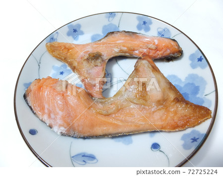 Salt-grilled salmon salmon Salt-grilled salmon salmon 72725224