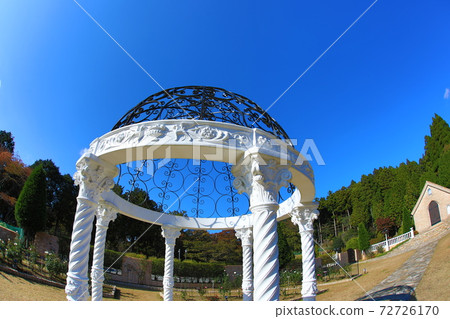 西方花園的白色涼亭 西方花園的白色涼亭 72726170