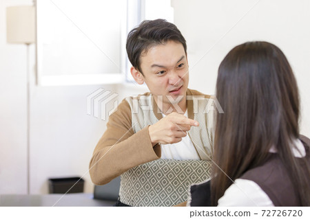 男人和女人打架 72726720