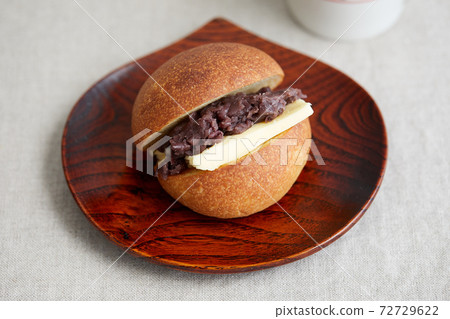 Round and cute bean paste sand 72729622