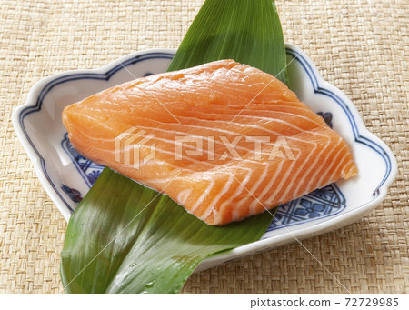 三文魚刺身 72729985