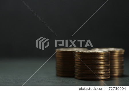 Stacked 500 yen coins Stacked 500 yen coins 72730004