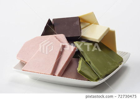 Couverteur chocolate Couverteur chocolate 72730475