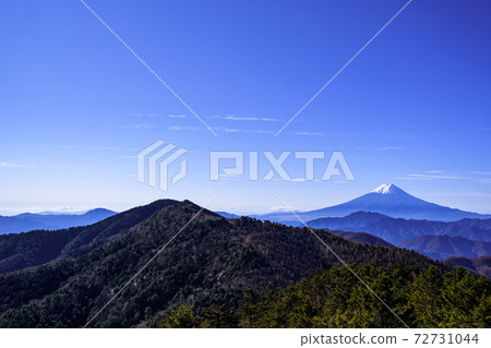 Silhouette of blue sky, Mt. Fuji and mountains 72731044