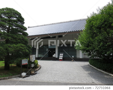 皇宮東御苑的Sannomaru Takanzokan 72731068