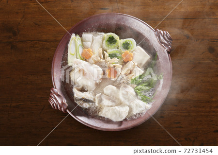 Fugu pot, a perfect bird's-eye view 72731454