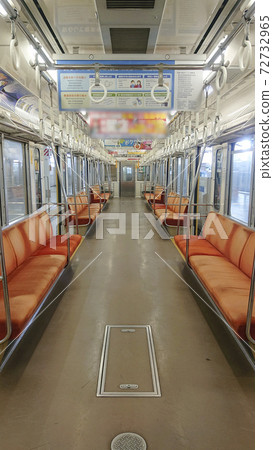 Inside an unmanned train (rattle) Vertical position 1814 72732965