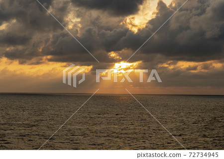 Curtain of Asahi light taken from the ship of the Sea of Japan Curtain of Asahi light taken from the ship of the Sea of Japan 72734945